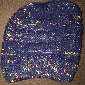 EUC Pony tail beanie